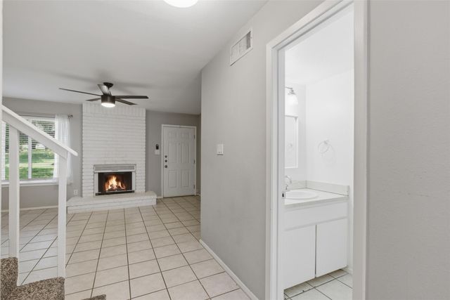 4204 Hudson Bend RD B, Austin, TX 78734