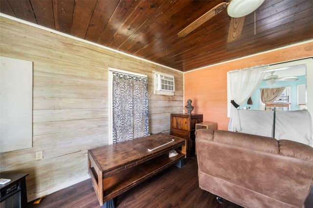 863 Lewis Street, Matagorda, TX 77414