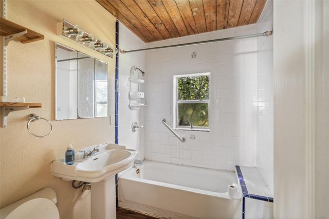 863 Lewis Street, Matagorda, TX 77414