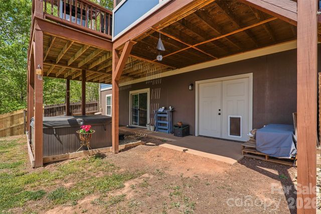4 Oak Mountain Drive, Leicester, NC 28748