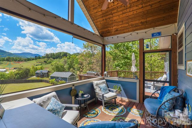 4 Oak Mountain Drive, Leicester, NC 28748
