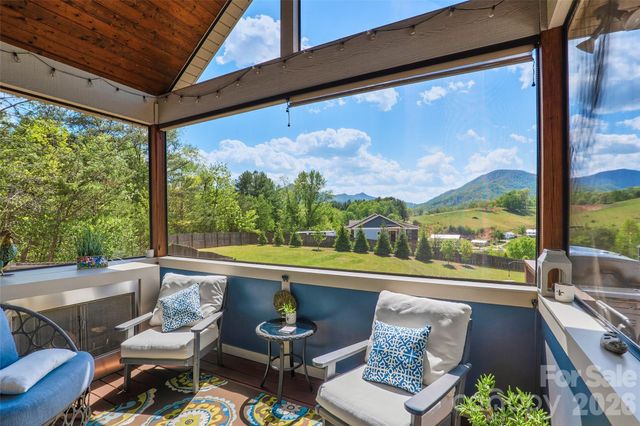 4 Oak Mountain Drive, Leicester, NC 28748