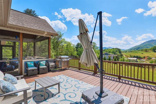 4 Oak Mountain Drive, Leicester, NC 28748