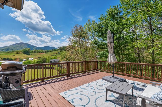 4 Oak Mountain Drive, Leicester, NC 28748