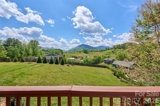 4 Oak Mountain Drive, Leicester, NC 28748