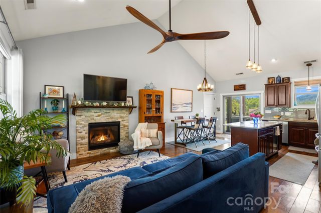 4 Oak Mountain Drive, Leicester, NC 28748