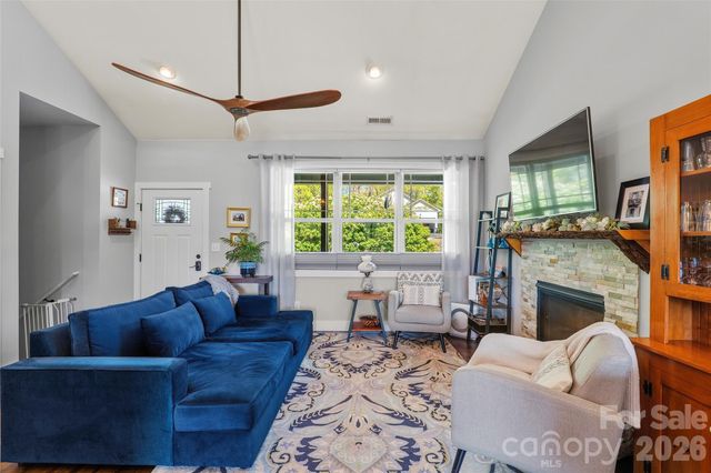 4 Oak Mountain Drive, Leicester, NC 28748