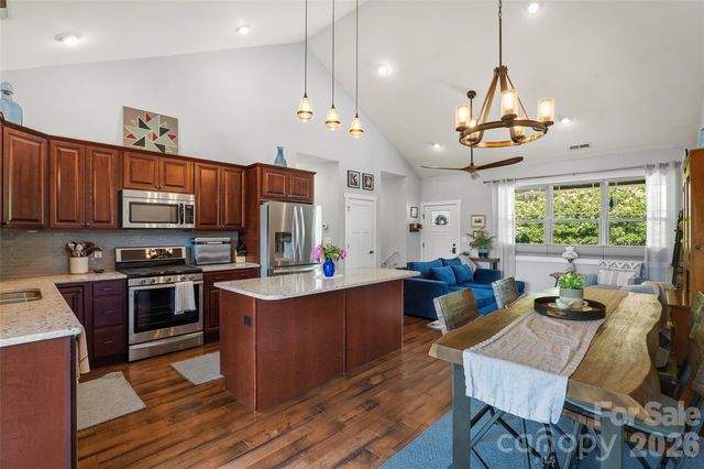 4 Oak Mountain Drive, Leicester, NC 28748