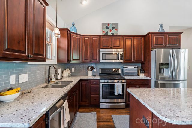 4 Oak Mountain Drive, Leicester, NC 28748