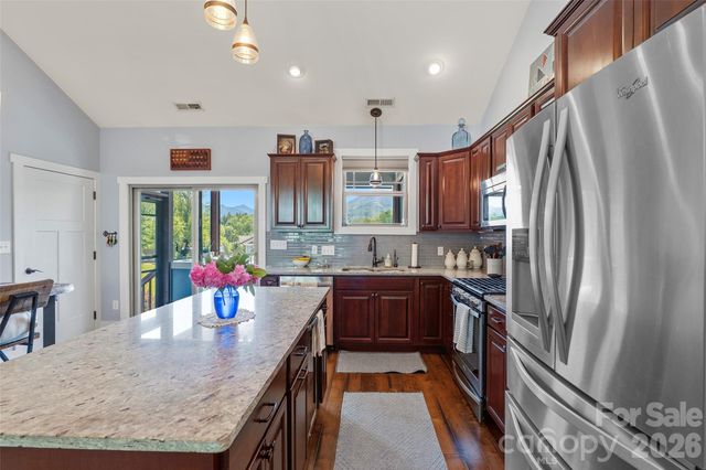 4 Oak Mountain Drive, Leicester, NC 28748