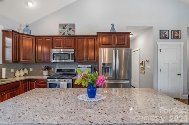 4 Oak Mountain Drive, Leicester, NC 28748