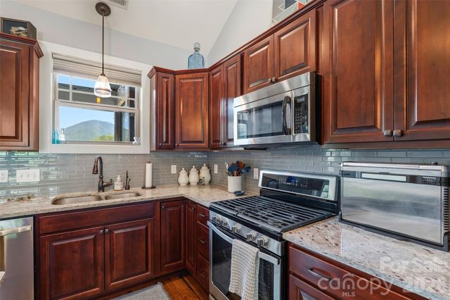 4 Oak Mountain Drive, Leicester, NC 28748