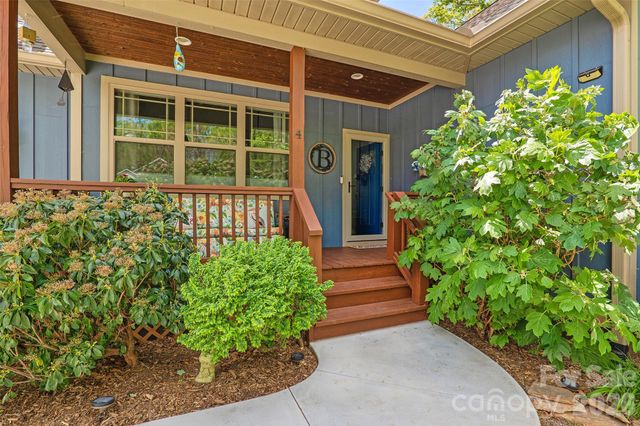 4 Oak Mountain Drive, Leicester, NC 28748