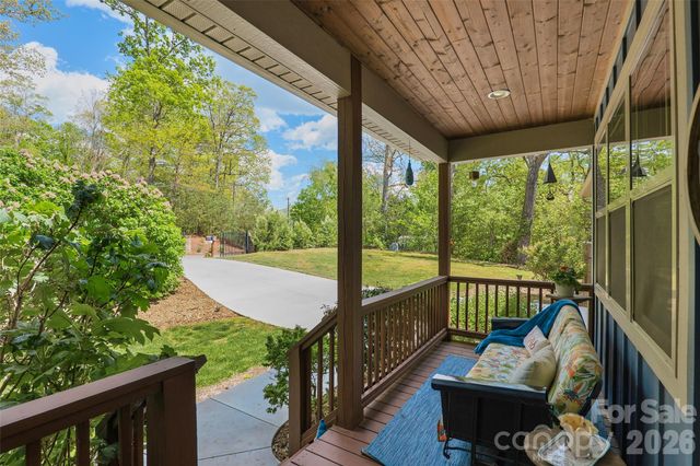 4 Oak Mountain Drive, Leicester, NC 28748