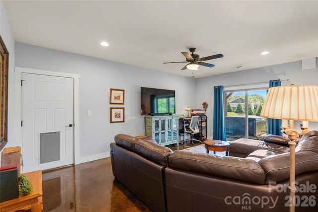 4 Oak Mountain Drive, Leicester, NC 28748