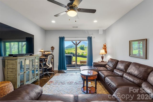 4 Oak Mountain Drive, Leicester, NC 28748