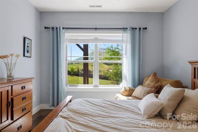 4 Oak Mountain Drive, Leicester, NC 28748