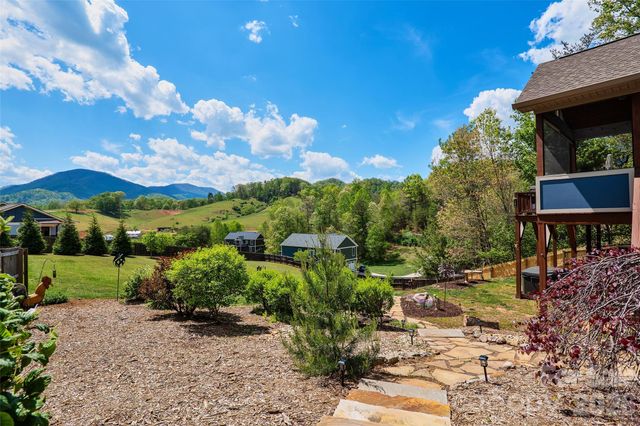 4 Oak Mountain Drive, Leicester, NC 28748