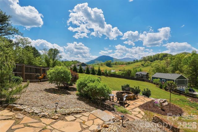 4 Oak Mountain Drive, Leicester, NC 28748