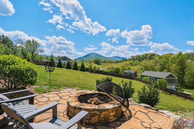 4 Oak Mountain Drive, Leicester, NC 28748