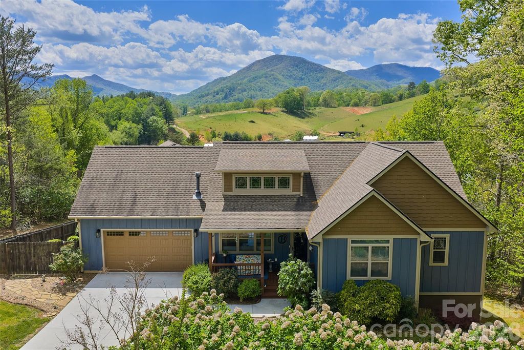 4 Oak Mountain Drive, Leicester, NC 28748
