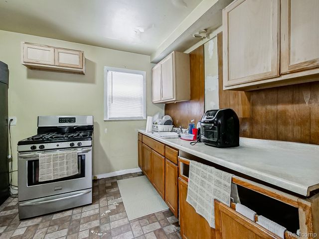19811 Harlow Street, Detroit, MI 48235