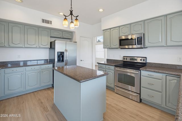 6914 W Escuda Drive, Glendale, AZ 85308