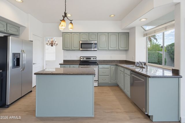 6914 W Escuda Drive, Glendale, AZ 85308