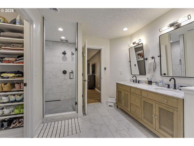 5120 Sw WICHITA St, Tualatin, OR 97062