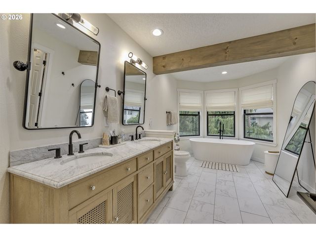 5120 Sw WICHITA St, Tualatin, OR 97062