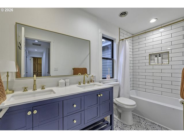 5120 Sw WICHITA St, Tualatin, OR 97062