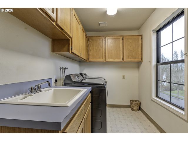 5120 Sw WICHITA St, Tualatin, OR 97062