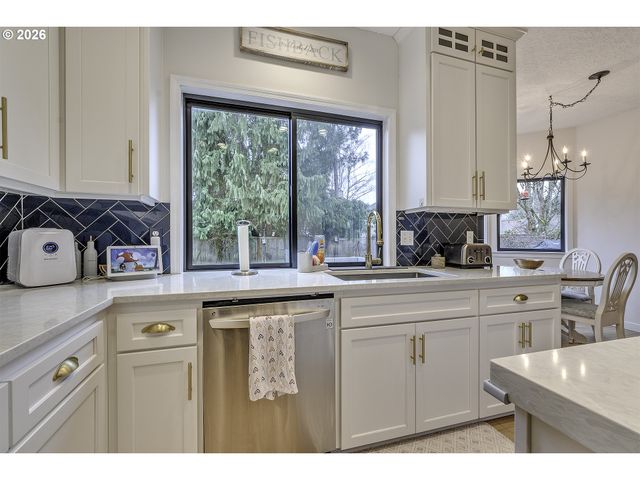 5120 Sw WICHITA St, Tualatin, OR 97062