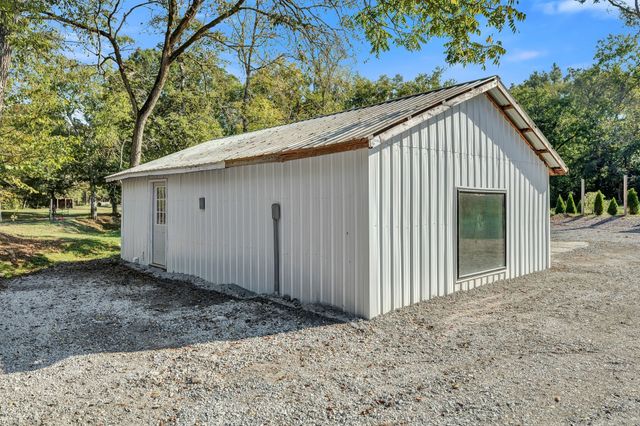 1111 Hamilton Chambers Rd, Lebanon, TN 37087