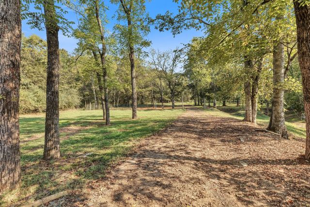 1111 Hamilton Chambers Rd, Lebanon, TN 37087