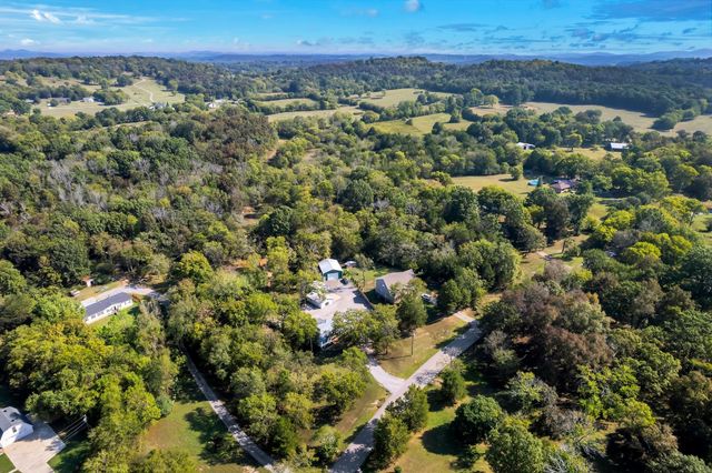 1111 Hamilton Chambers Rd, Lebanon, TN 37087