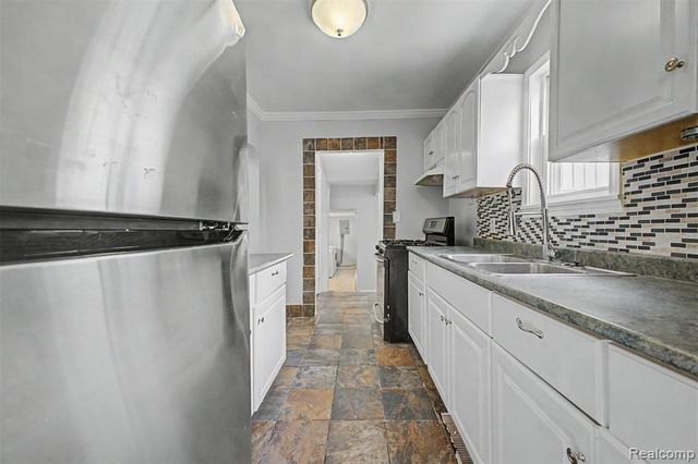 1656 S Karle Avenue, Westland, MI 48186