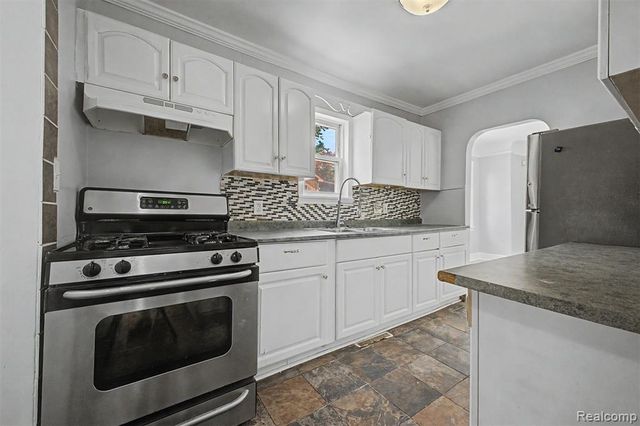1656 S Karle Avenue, Westland, MI 48186