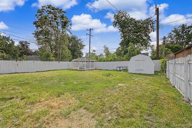 1656 S Karle Avenue, Westland, MI 48186
