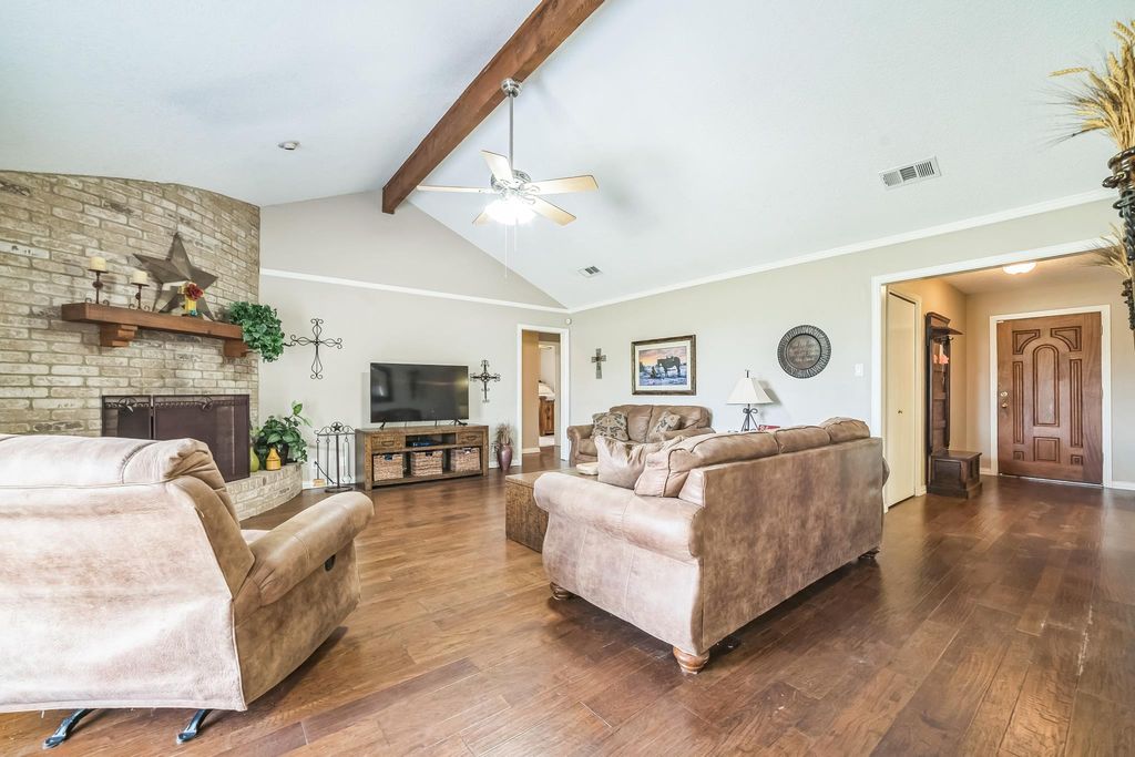 100 Wilkie LN, Georgetown, TX 78626
