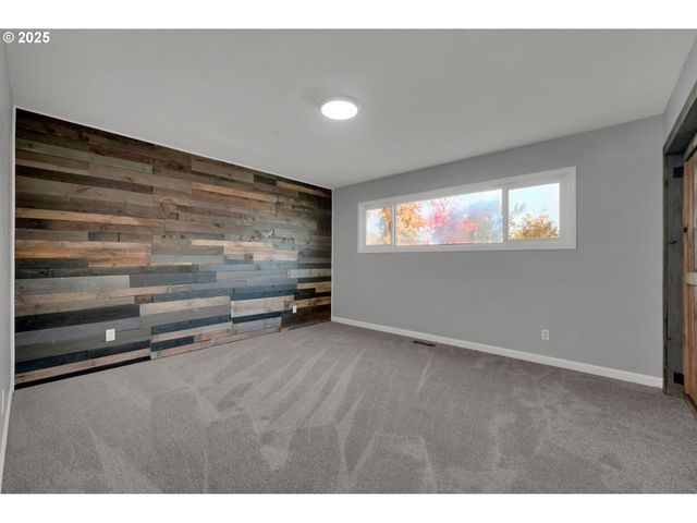 920 W 10TH Ave, Junction City, OR 97448