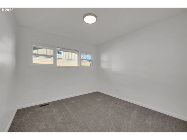 920 W 10TH Ave, Junction City, OR 97448