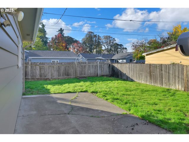 920 W 10TH Ave, Junction City, OR 97448