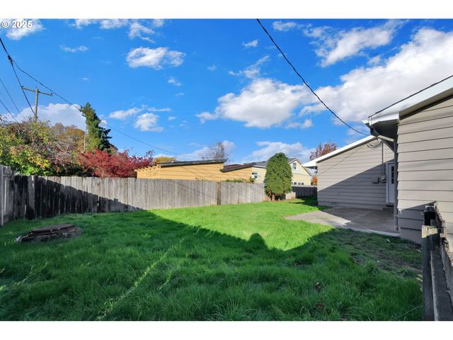 920 W 10TH Ave, Junction City, OR 97448