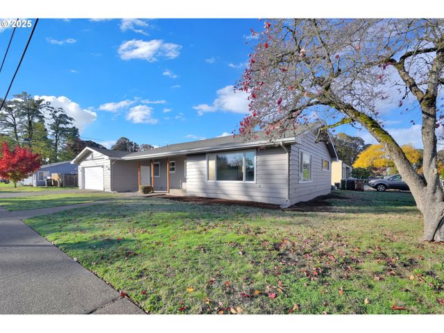 920 W 10TH Ave, Junction City, OR 97448