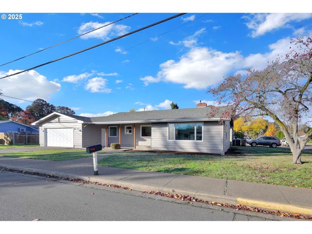 920 W 10TH Ave, Junction City, OR 97448