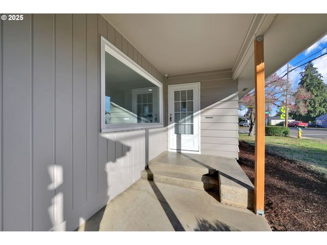 920 W 10TH Ave, Junction City, OR 97448