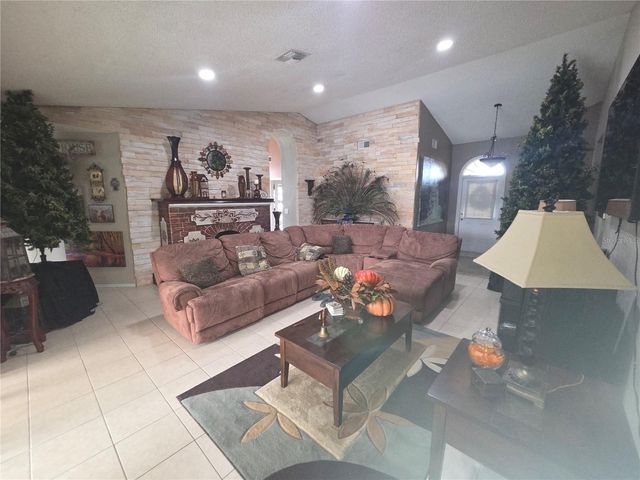 567 SILVER COURSE RUN, Ocala, FL 34472