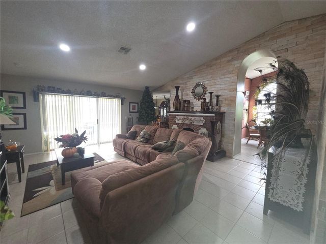 567 SILVER COURSE RUN, Ocala, FL 34472