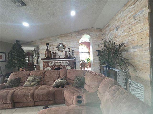 567 SILVER COURSE RUN, Ocala, FL 34472